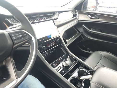 Used 2023 Jeep Grand Cherokee 4WD 4xe image 28