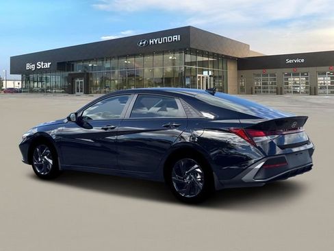 Used 2026 Hyundai Elantra Sport FWD image 4