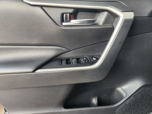 Used 2021 Toyota RAV4 XLE w/ Convenience Package FWD image 20