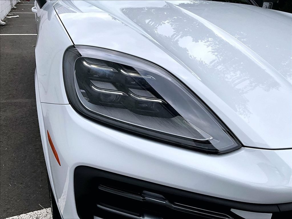 Certified 2024 Porsche Cayenne AWD/4WD image 30