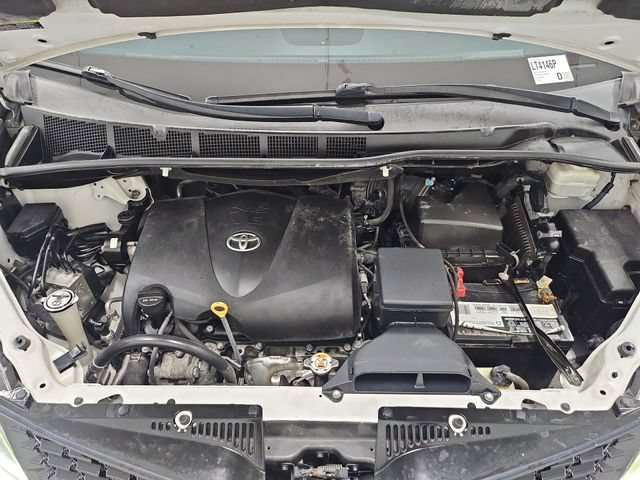 Used 2020 Toyota Sienna SE Premium w/ Nightshade Edition FWD image 24