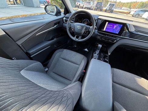 Used 2025 Toyota Camry LE image 38