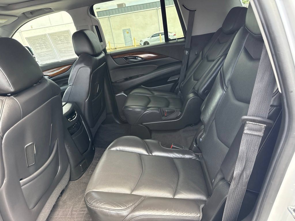 Used 2020 Cadillac Escalade Luxury RWD image 10