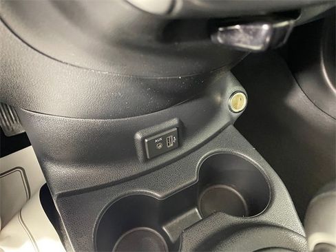 Used 2019 Nissan Versa SV image 9