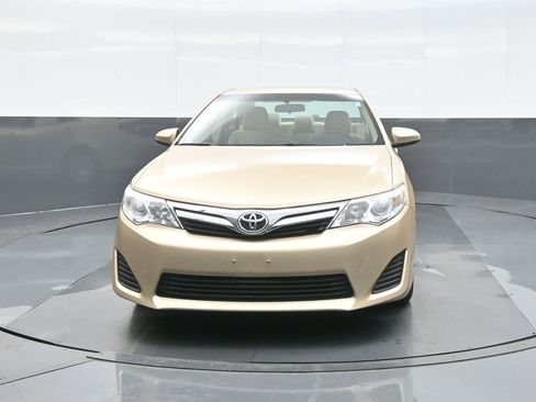 Used 2012 Toyota Camry LE image 2