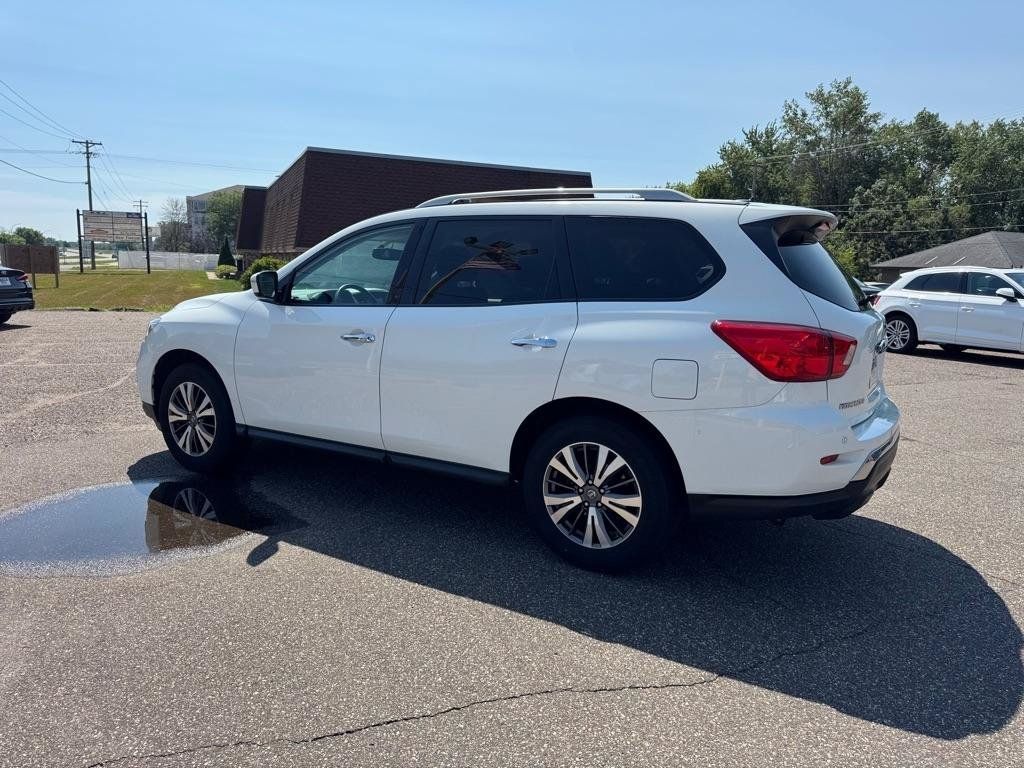 Used 2017 Nissan Pathfinder SV AWD/4WD image 8
