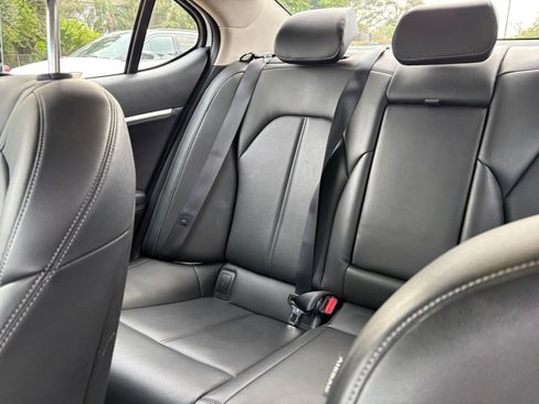 Used 2025 Genesis G70 2.5T image 40