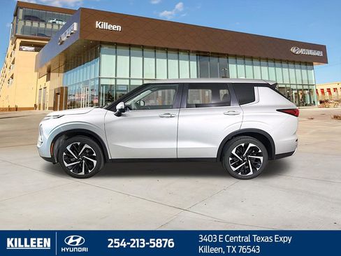 Used 2024 Mitsubishi Outlander SE image 4