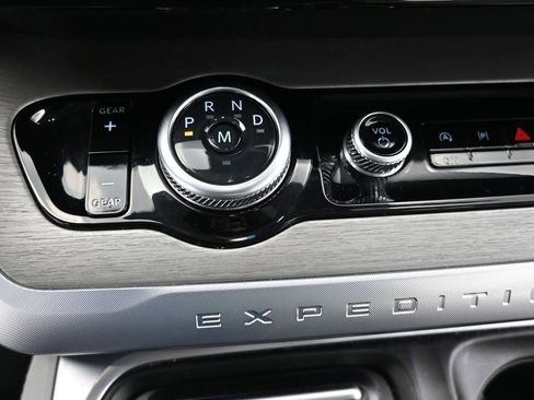 Used 2025 Ford Expedition Max Platinum AWD/4WD image 18