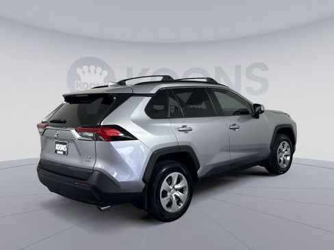 Used 2021 Toyota RAV4 LE AWD/4WD image 7