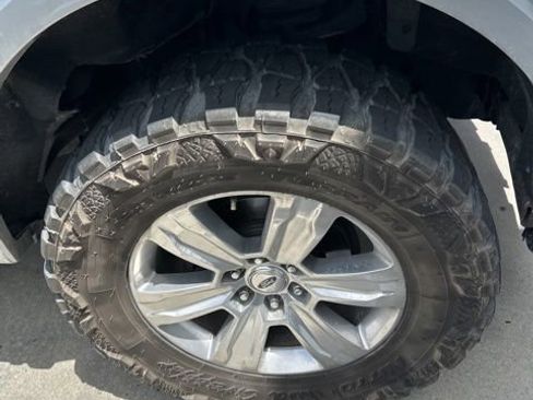 Used 2016 Ford F150 Platinum w/ Equipment Group 701A Luxury AWD/4WD image 4