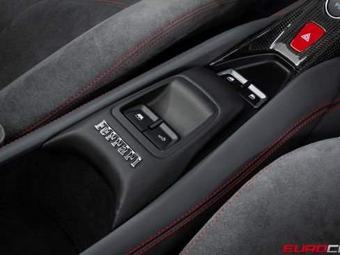 Used 2022 Ferrari F8 Tributo image 34