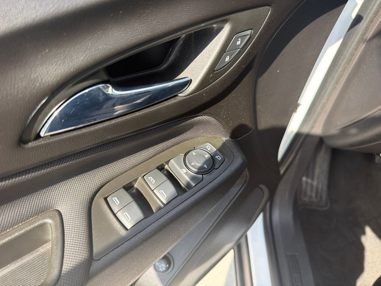Used 2024 Chevrolet Equinox RS FWD image 11