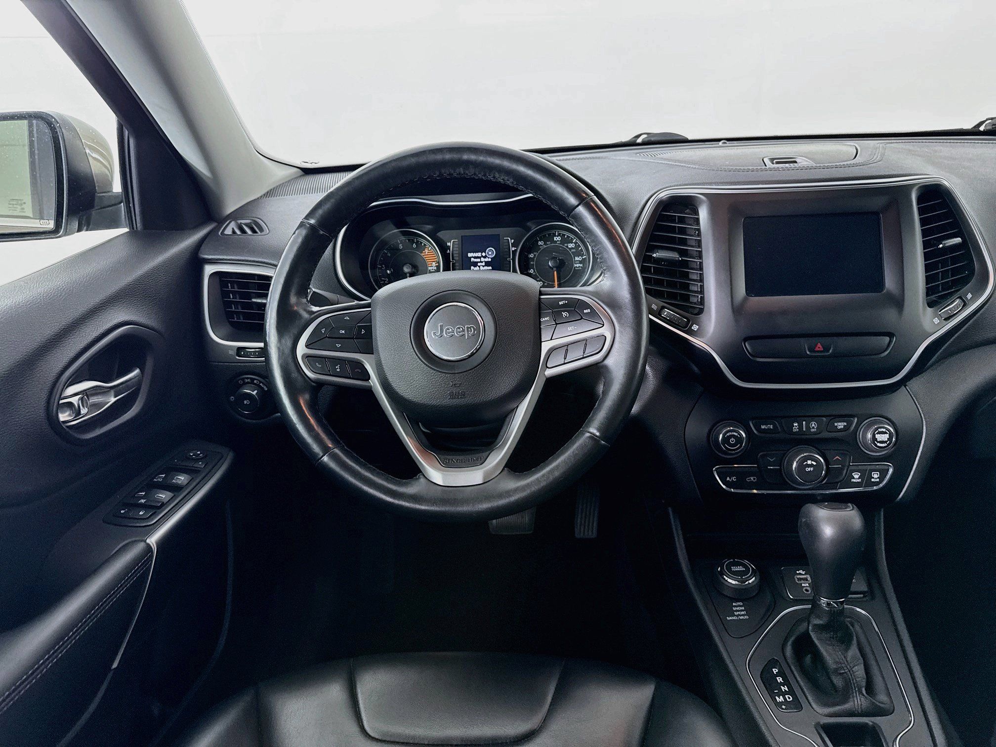 Used 2019 Jeep Cherokee Latitude Plus w/ Cold Weather Group AWD/4WD image 21