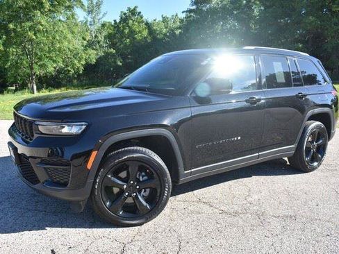 Used 2024 Jeep Grand Cherokee Altitude AWD/4WD image 13