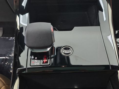 Used 2025 Land Rover Range Rover Sport SE AWD/4WD image 13