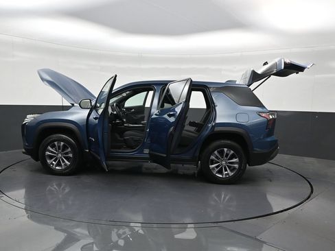 Used 2025 Chevrolet Equinox LT FWD image 33