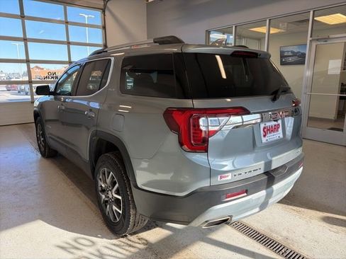 Used 2023 GMC Acadia SLE w/ Driver Convenience Package image 5