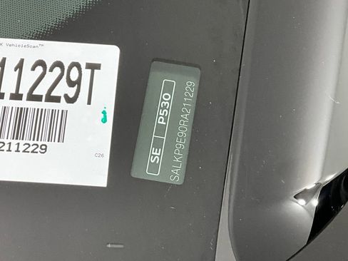 Certified 2024 Land Rover Range Rover SE image 30