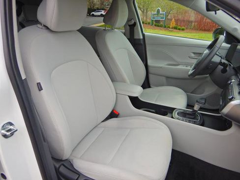 Used 2025 Hyundai Kona SEL image 17