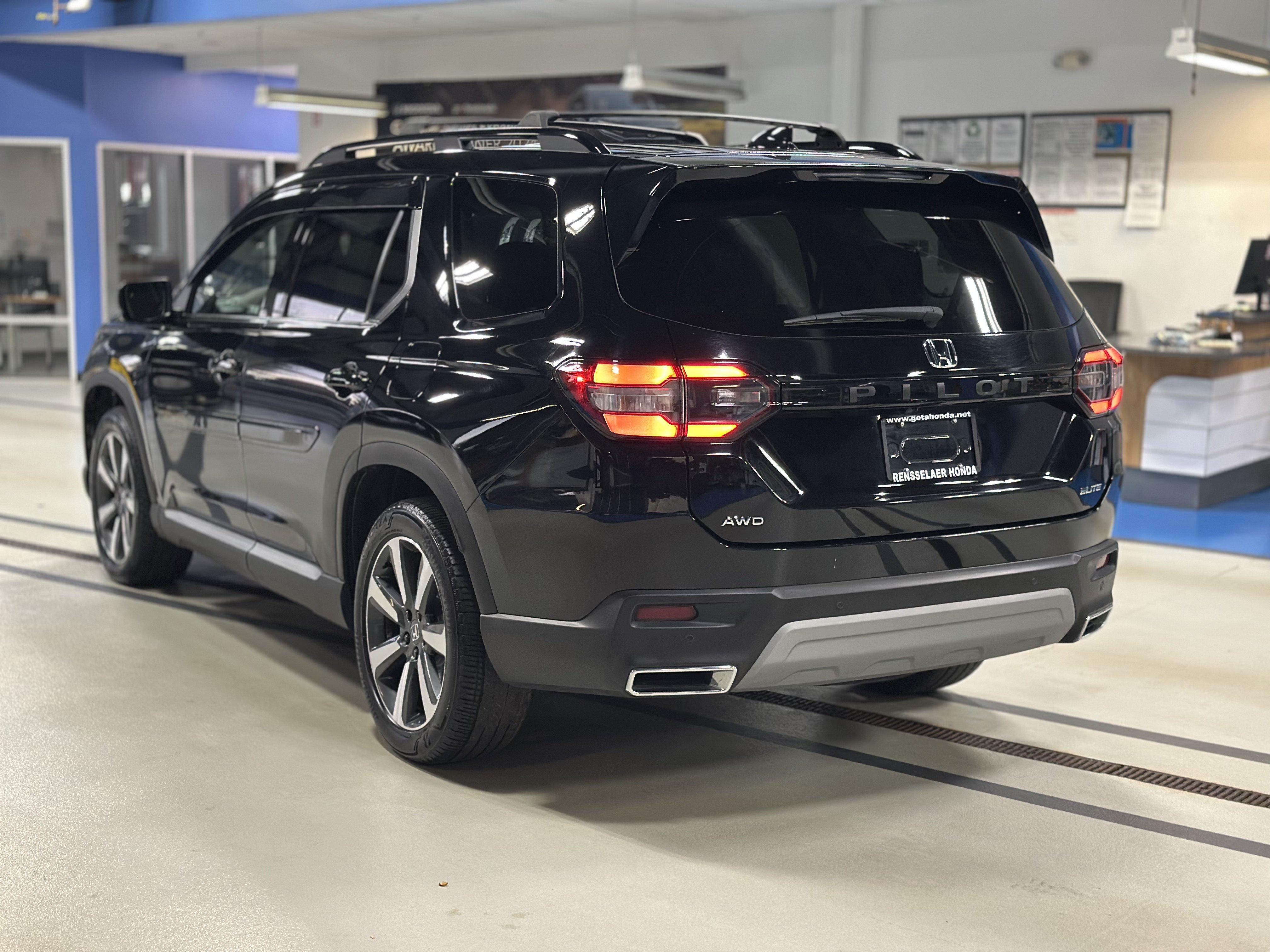 Used 2023 Honda Pilot Elite image 8