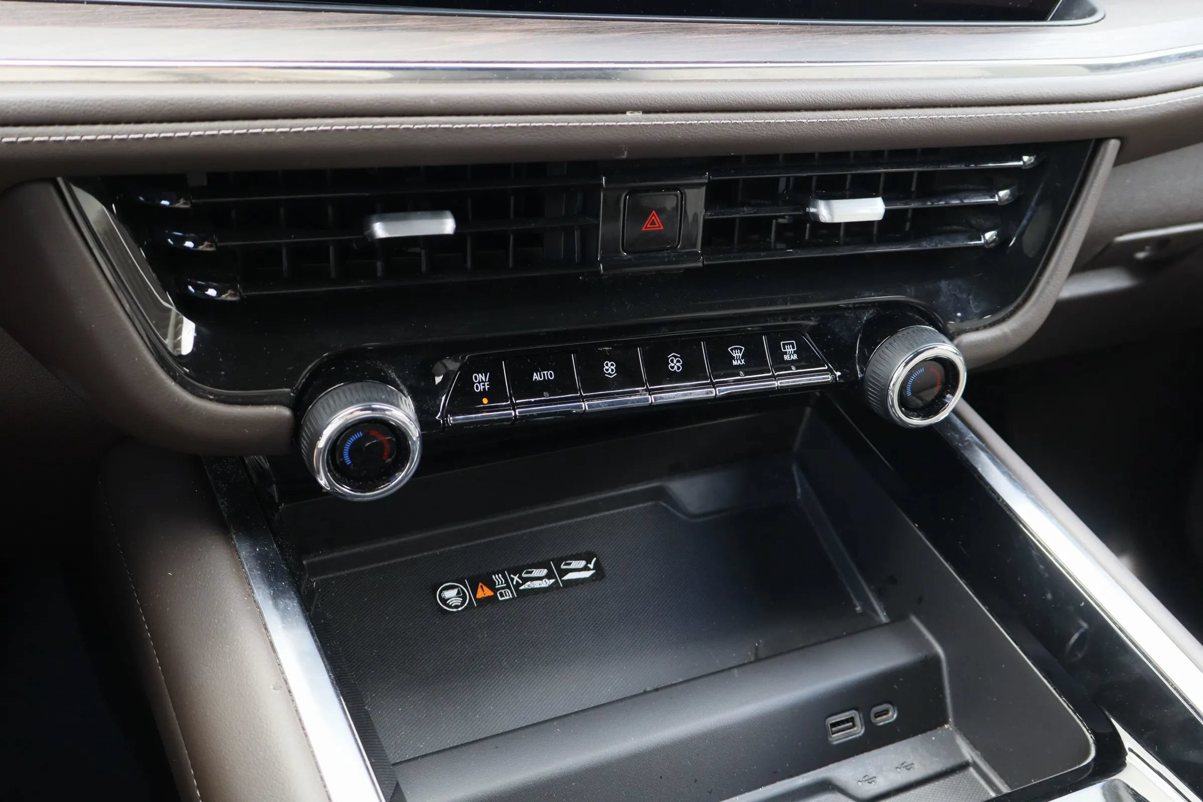 Used 2025 Chevrolet Tahoe LT RWD image 16