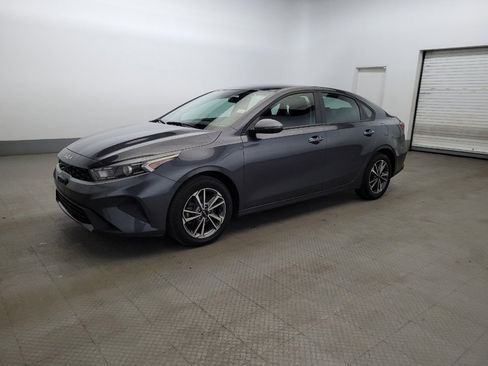 Used 2023 Kia Forte LXS w/ LXS Technology Package FWD image 2