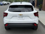 Used 2025 Chevrolet Trax LS w/ LS Convenience Package image 5