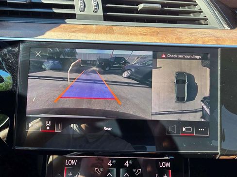 Used 2022 Audi e-tron Premium Plus w/ Premium Plus Package image 40