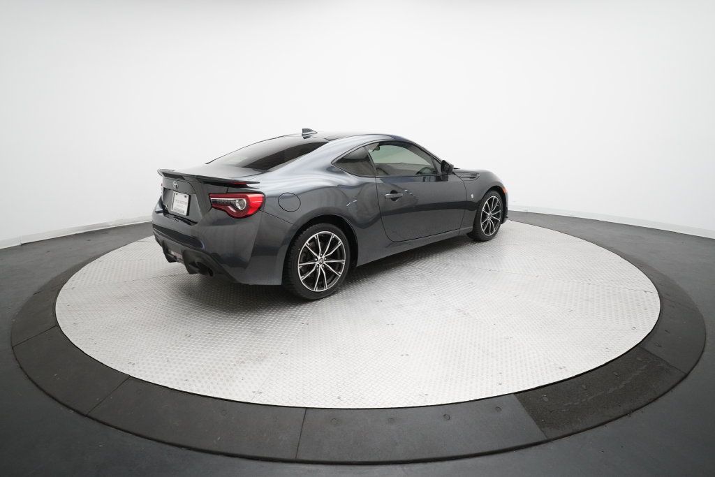 Used 2017 Toyota 86 RWD image 31