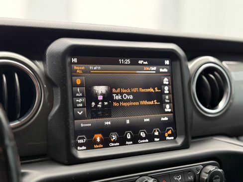 Used 2019 Jeep Wrangler Unlimited Sahara w/ Uconnect 4C Nav & Sound Group image 21