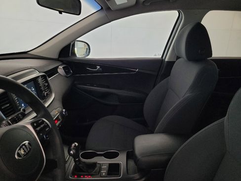 Used 2019 Kia Sorento FWD V6 image 17