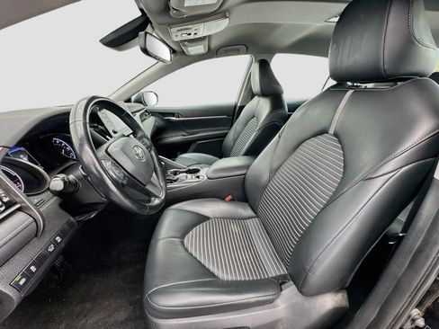 Used 2022 Toyota Camry SE FWD image 13