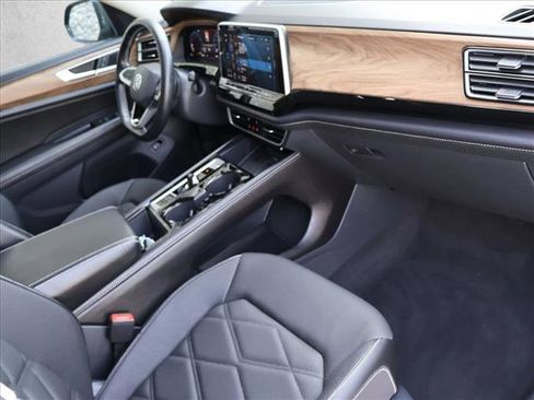 Used 2024 Volkswagen Atlas SE AWD/4WD image 25