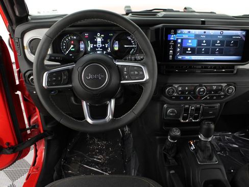 Used 2025 Jeep Wrangler Unlimited Sahara w/ Safety Group AWD/4WD image 10