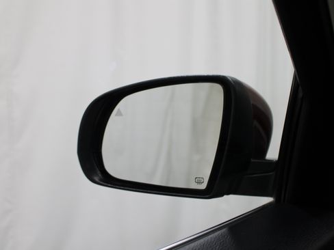 Used 2019 Jeep Cherokee Latitude Plus AWD/4WD image 7