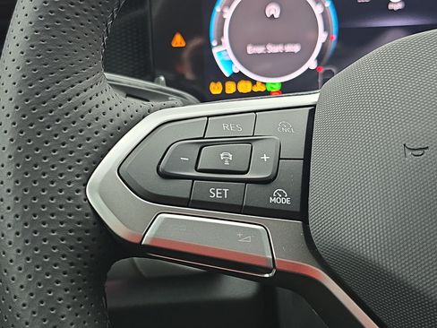New 2026 Volkswagen Tiguan SE R-Line FWD image 17