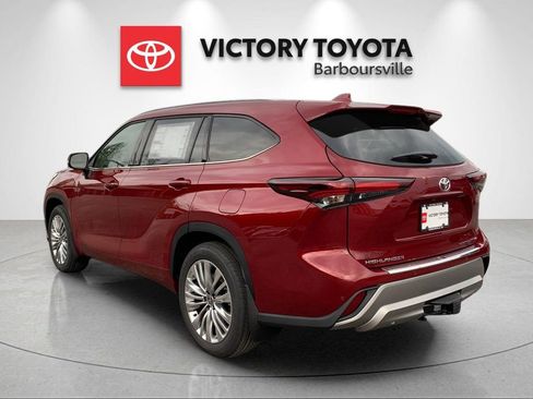New 2026 Toyota Highlander Platinum AWD/4WD image 3
