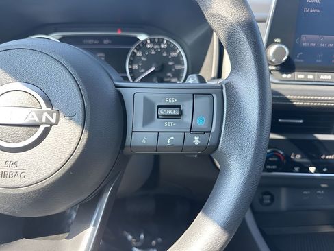 Used 2024 Nissan Rogue SV image 15