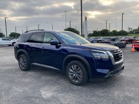 Used 2025 Nissan Pathfinder SV AWD/4WD image 2