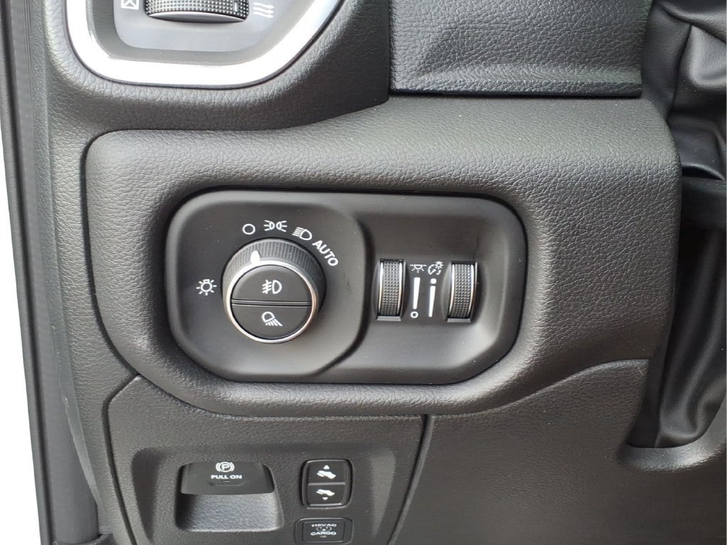 Used 2025 RAM 1500 Laramie w/ Sport Appearance Package AWD/4WD image 15