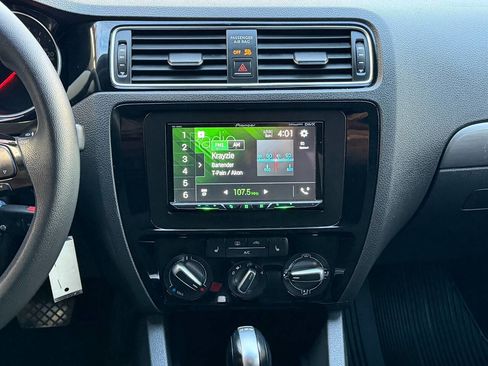 Used 2015 Volkswagen Jetta TDI S image 16