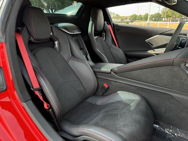 Used 2025 Chevrolet Corvette Stingray Premium Conv w/ Z51 Performance Package RWD image 32