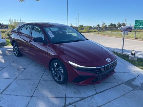 Certified 2025 Hyundai Elantra Sport FWD image 2