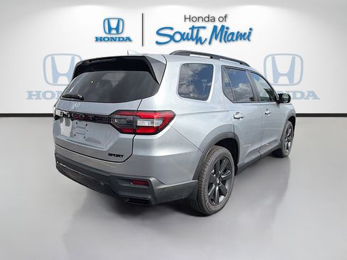 New 2026 Honda Pilot Sport image 7