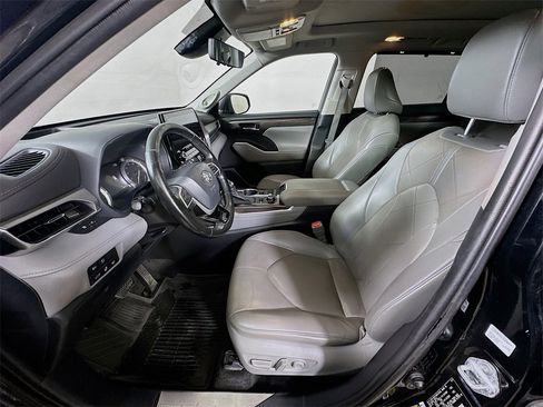 Used 2022 Toyota Highlander Platinum image 14