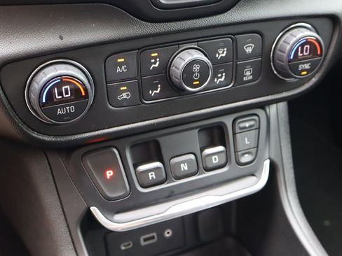 Used 2018 GMC Terrain SLE w/ Driver Convenience Package FWD image 22