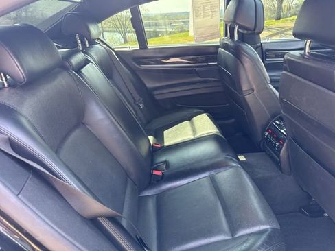 Used 2014 BMW 750i image 11