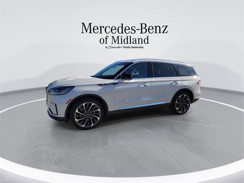 Used 2025 Lincoln Aviator Reserve w/ Equipment Group 201A image 4