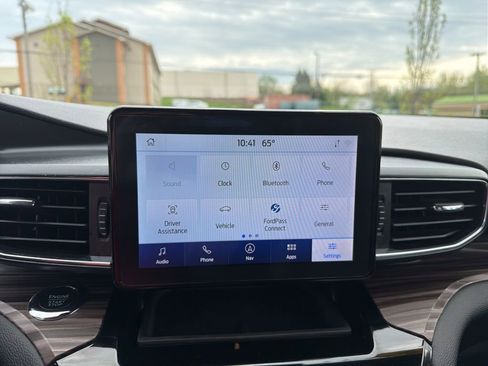 Used 2024 Ford Explorer Limited AWD/4WD image 26